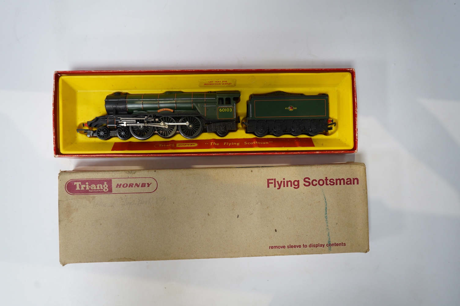 A collection of boxed 00 gauge railway by Hornby Railways, Tri-ang Hornby, etc. including an InterCity 125 HST 3-car set (R332), a Class A3 Flying Scotsman locomotive (R850), together with twenty-four InterCity, Southern